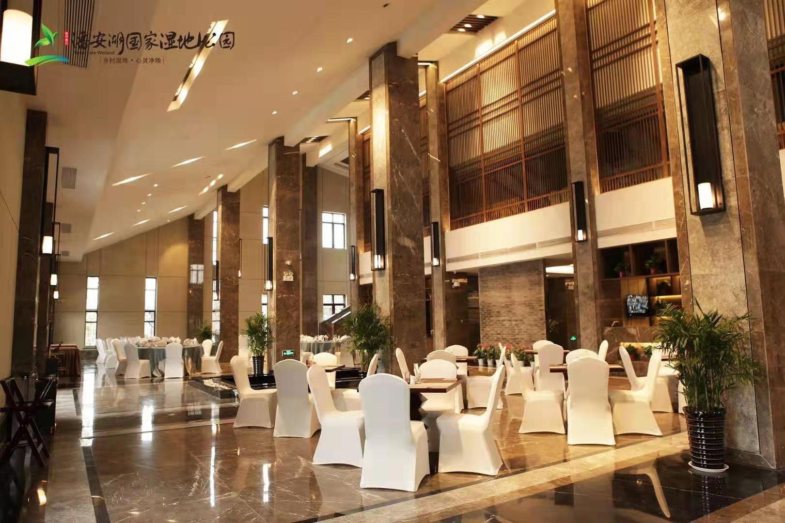 徐州四星级酒店最大容纳200人的会议场地|潘安湖假日酒店的价格与联系方式